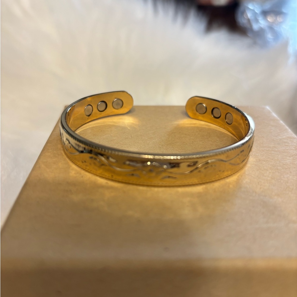 Gold Tone Cuff Bracelet magnetic